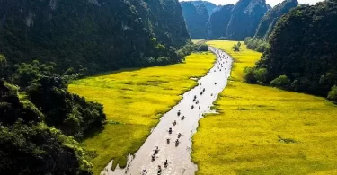 The-beauty-of-ninh-binh-the-land-of-the-ancient-capital